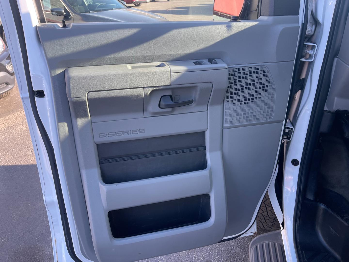 2013 White /Gray Ford E-Series Wagon E-350 XLT Super Duty Extended (1FBSS3BL8DD) with an 5.4L V8 SOHC 16V FFV engine, 4-Speed Automatic transmission, located at 547 E. Main St., Orwell, OH, 44076, (440) 437-5893, 41.535435, -80.847855 - Photo#18